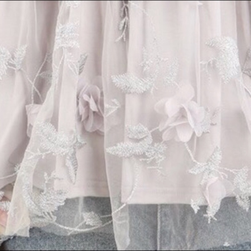 HP 9/30 🎉 1 SMALL LEFT Grey Floral 3D Detail Top - Picture 7 of 7